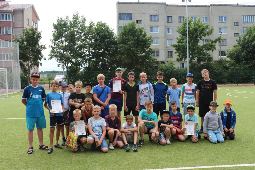 С 7 по 28 июня в городе Пикалево проходил турнир по мини-футболу среди летних оздоровительных лагерей.